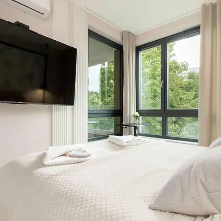 Daire Luxury With Parking And Air Conditioning In By Renters Prestige *