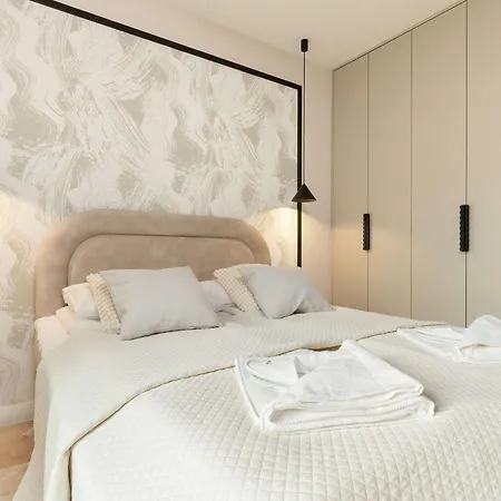 Apartment Luxury With Parking And Air Conditioning In By Renters Prestige *