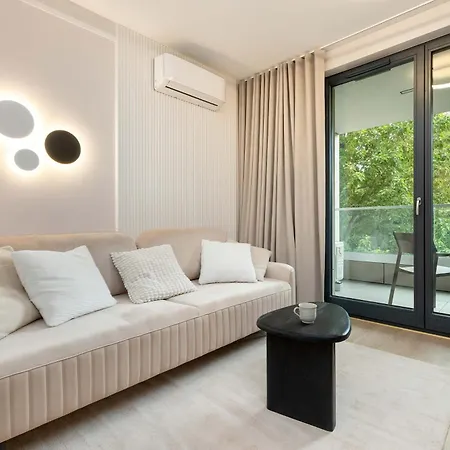 Luxury With Parking And Air Conditioning In By Renters Prestige