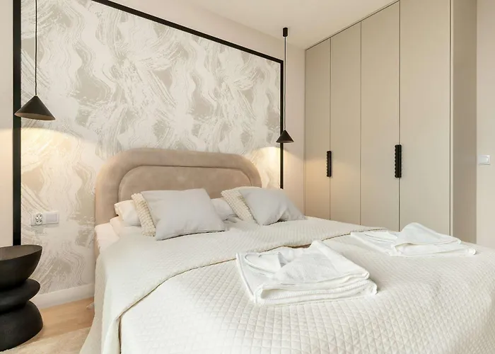 Apartment Luxury With Parking And Air Conditioning In By Renters Prestige *