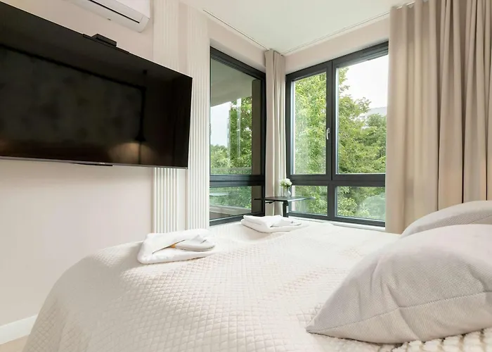 Apartment Luxury With Parking And Air Conditioning In By Renters Prestige *